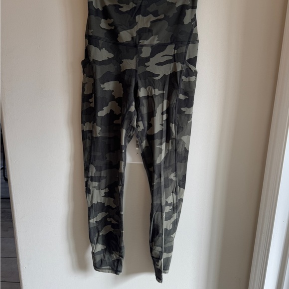 Lululemon Camo Leggings – Size 6 - Picture 1 of 4